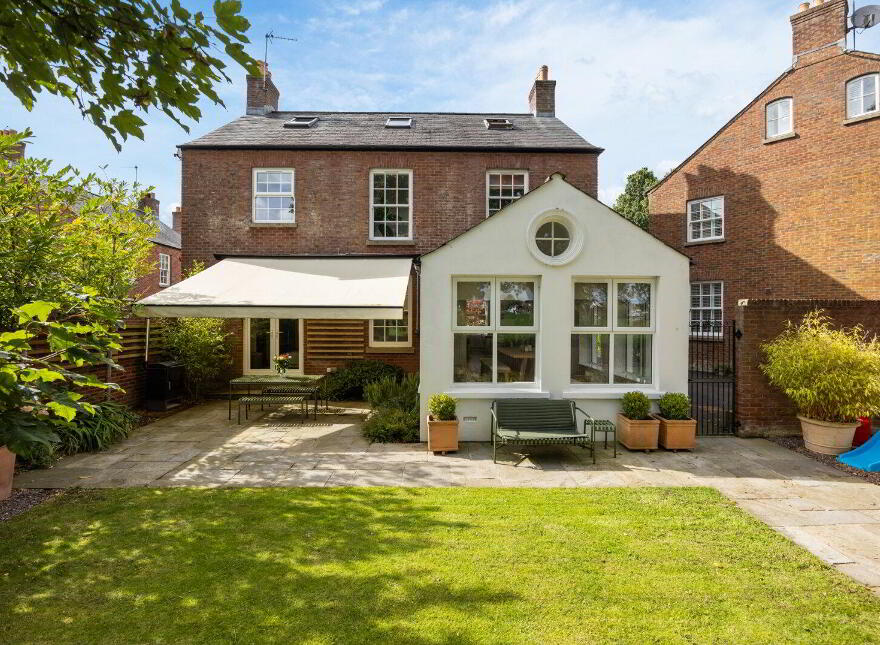 22 Kilwarlin Avenue, Hillsborough, BT26 6LQ
