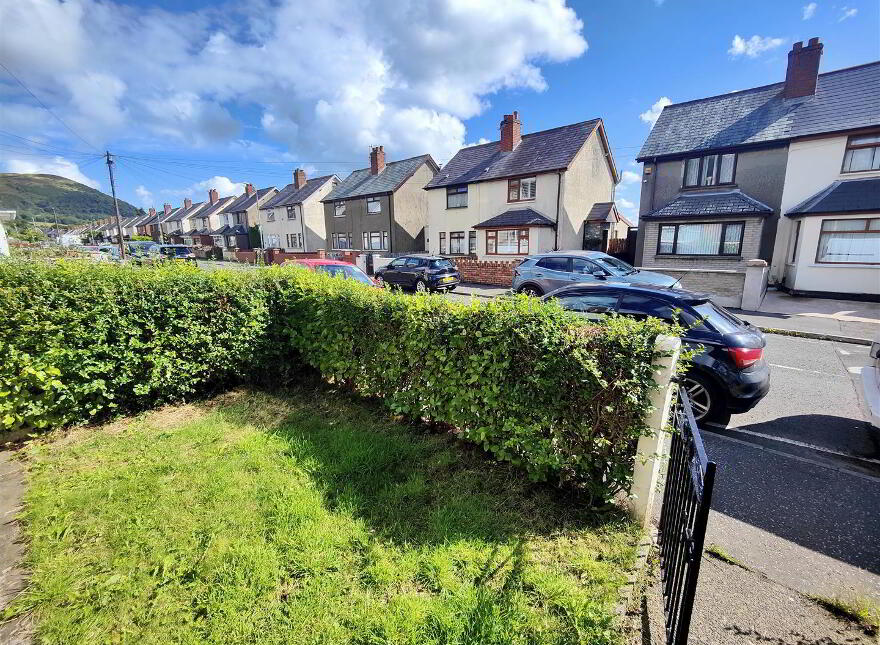90 Joanmount Gardens, Belfast, BT14 6NY