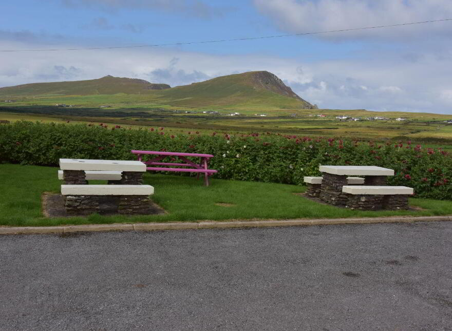 An Bothar Pub, Ballynavenooragh, Ballydavid, Tralee, Dingle