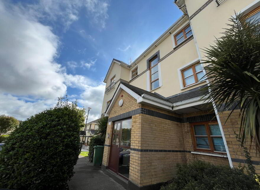 Marlfield Lawn, Kiltipper, Dublin, D24 photo