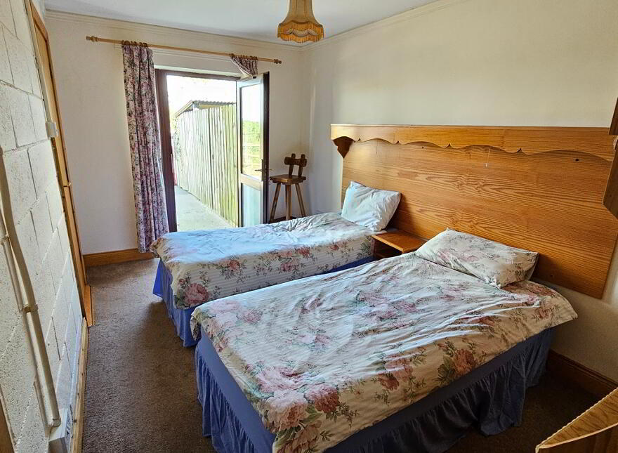 Main Street & Castle Lane, Killeshandra, H12E3X6