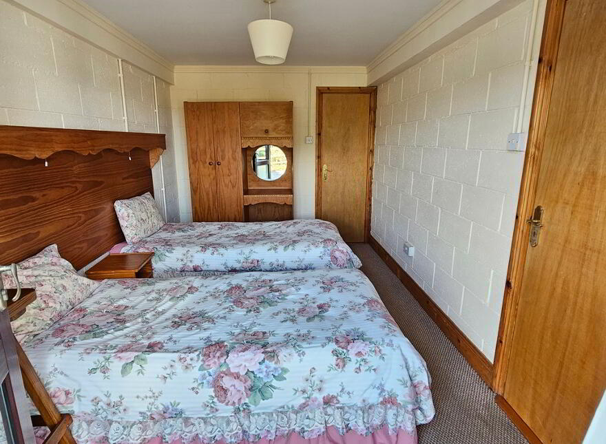 Main St. & Castle St., Killeshandra, H12E3X6