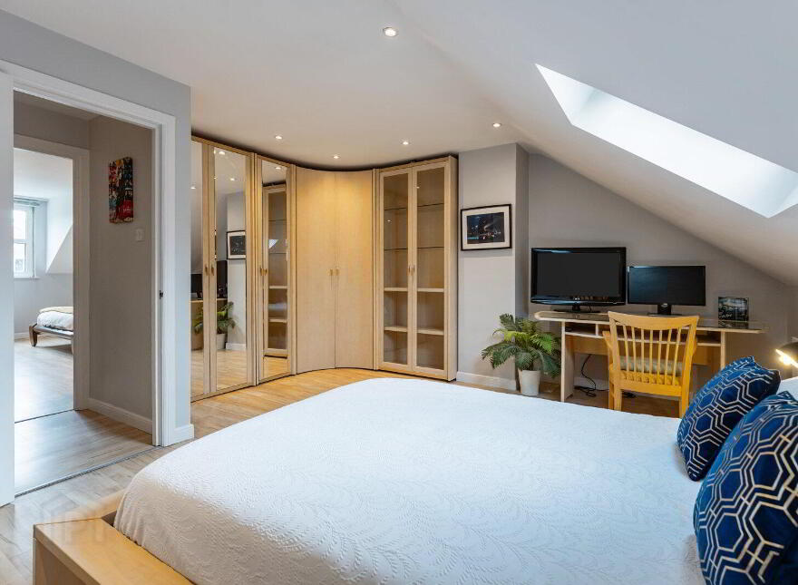 3 Wellington Park Mews, 52 Wellington Park, Belfast, BT9 6DA
