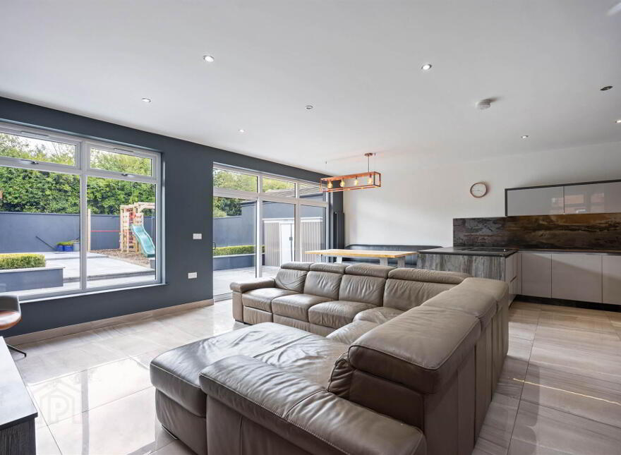 38 Cabin Hill Gardens, Belfast, BT5 7AQ