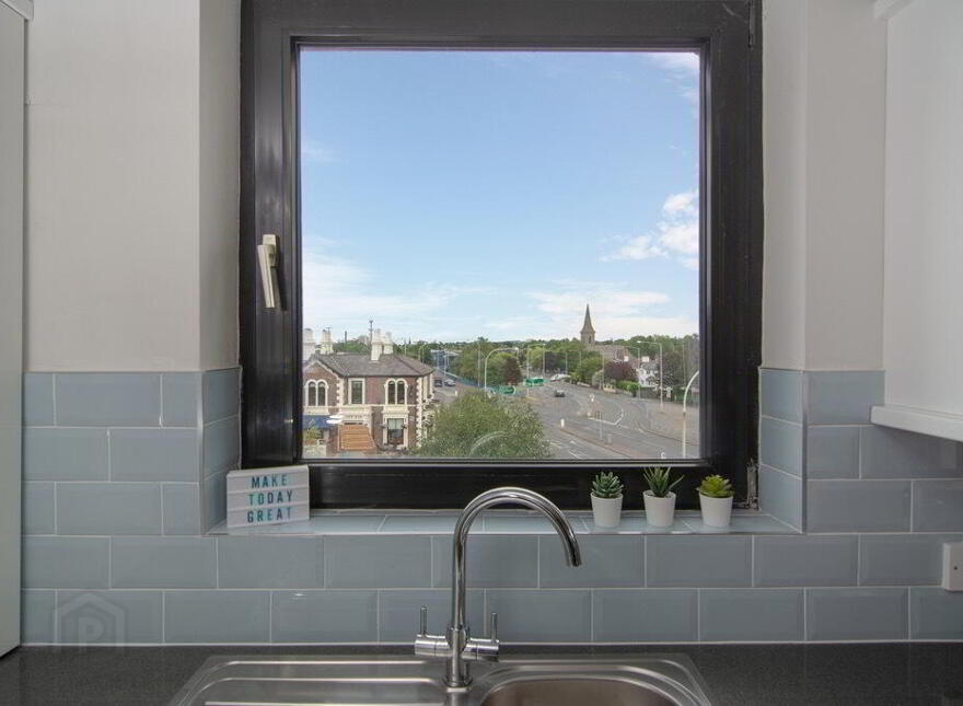 33 Balmoral Court, Belfast, BT9 7GR