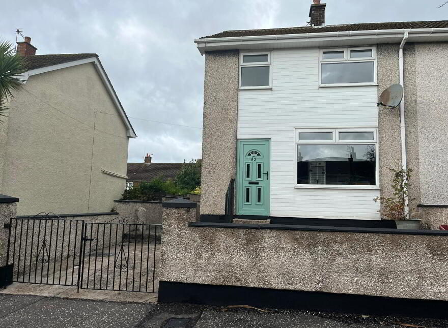52 Drumhoy Drive, Carrickfergus, BT38 8NL photo