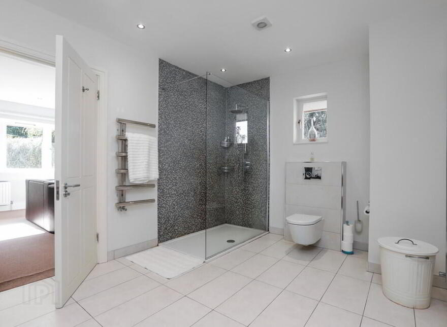 9a Notting Hill, Belfast, BT9 5NS