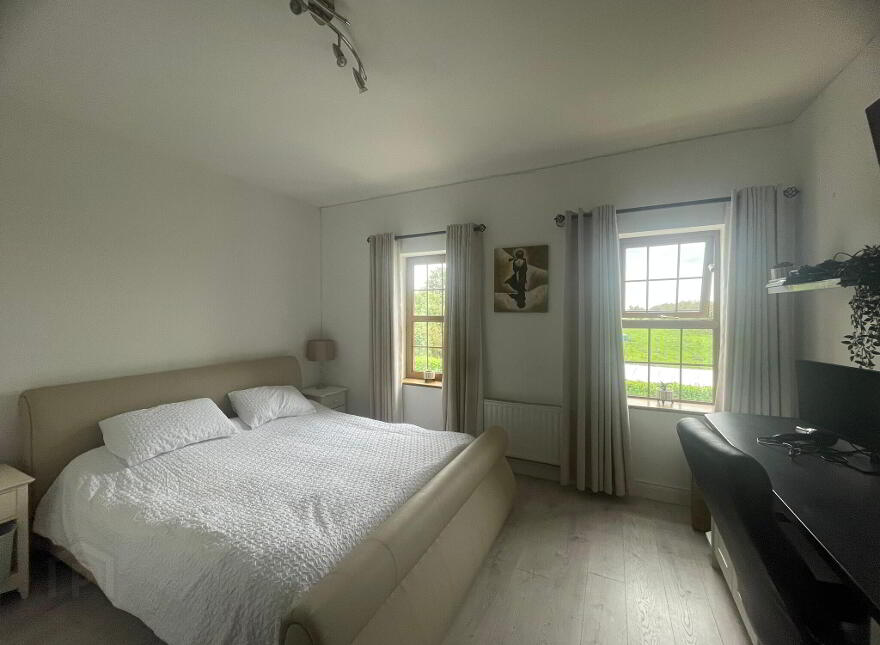 Golf Links Road, Roscommon Town, F42E263