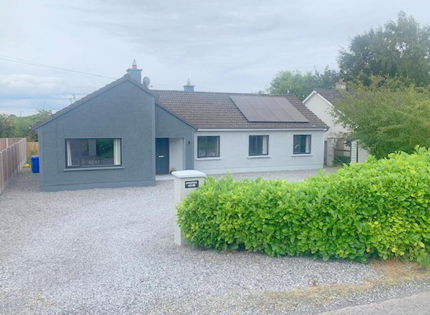Oakwood House, St. Coleman's Terrace, Tullamore, Offaly, R35AY23