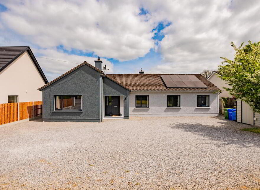 Oakwood House, St. Coleman's Terrace, Tullamore, Offaly, R35AY23