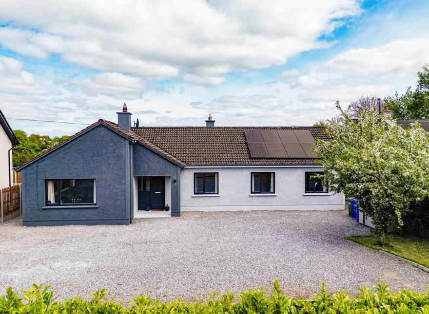 Oakwood House, St. Coleman's Terrace, Tullamore, Offaly, R35AY23