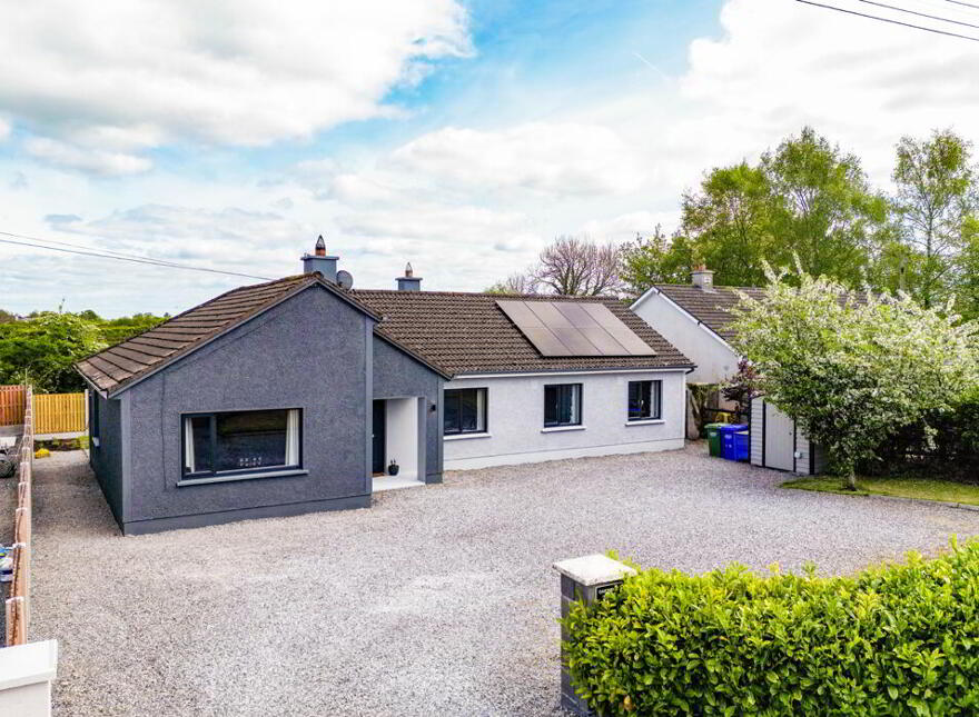 Oakwood House, St. Coleman's Terrace, Tullamore, Offaly, R35AY23