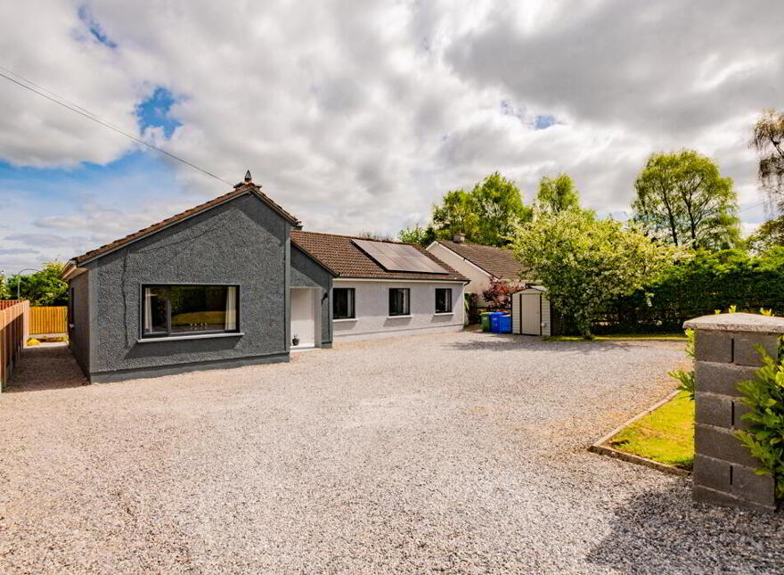 Oakwood House, St. Coleman's Terrace, Tullamore, Offaly, R35AY23