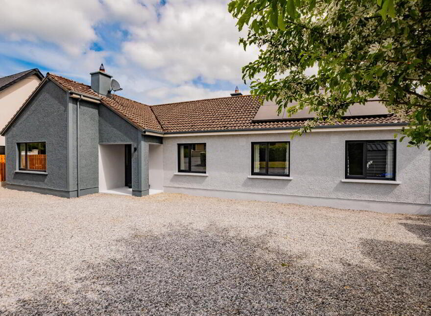 Oakwood House, St. Coleman's Terrace, Tullamore, Offaly, R35AY23