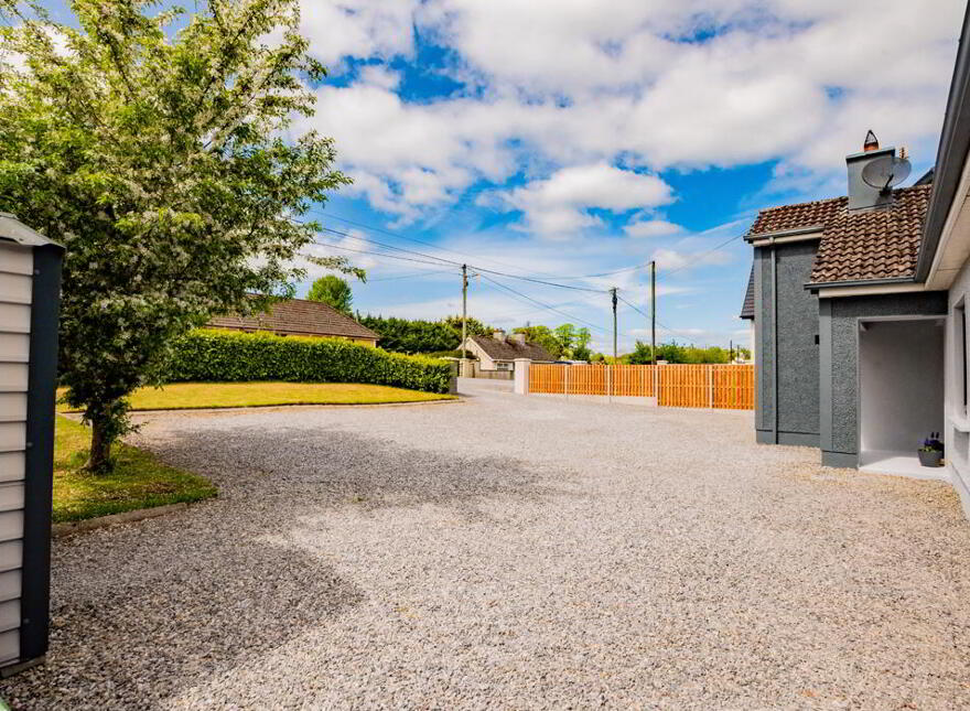 Oakwood House, St. Coleman's Terrace, Tullamore, Offaly, R35AY23