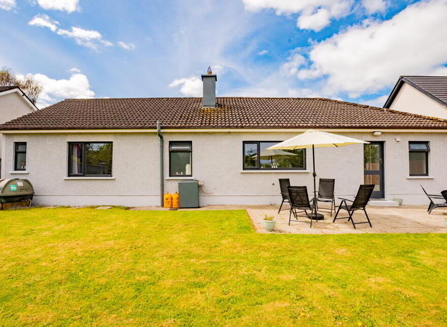 Oakwood House, St. Coleman's Terrace, Tullamore, Offaly, R35AY23