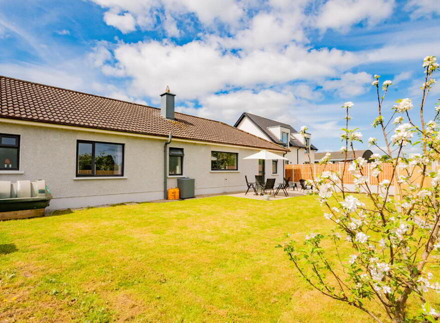 Oakwood House, St. Coleman's Terrace, Tullamore, Offaly, R35AY23