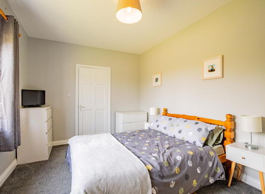 Oakwood House, St. Coleman's Terrace, Tullamore, Offaly, R35AY23