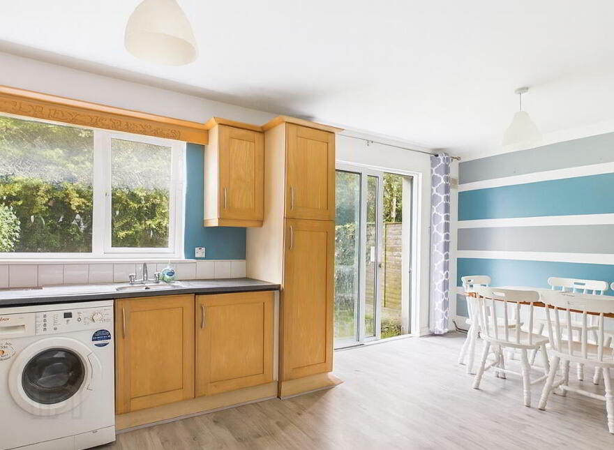 27 Lintown Avenue, Lintown Hall, R95