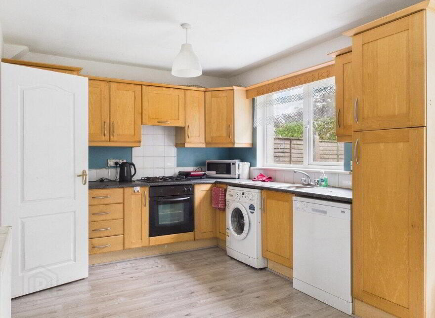 27 Lintown Avenue, Lintown Hall, R95