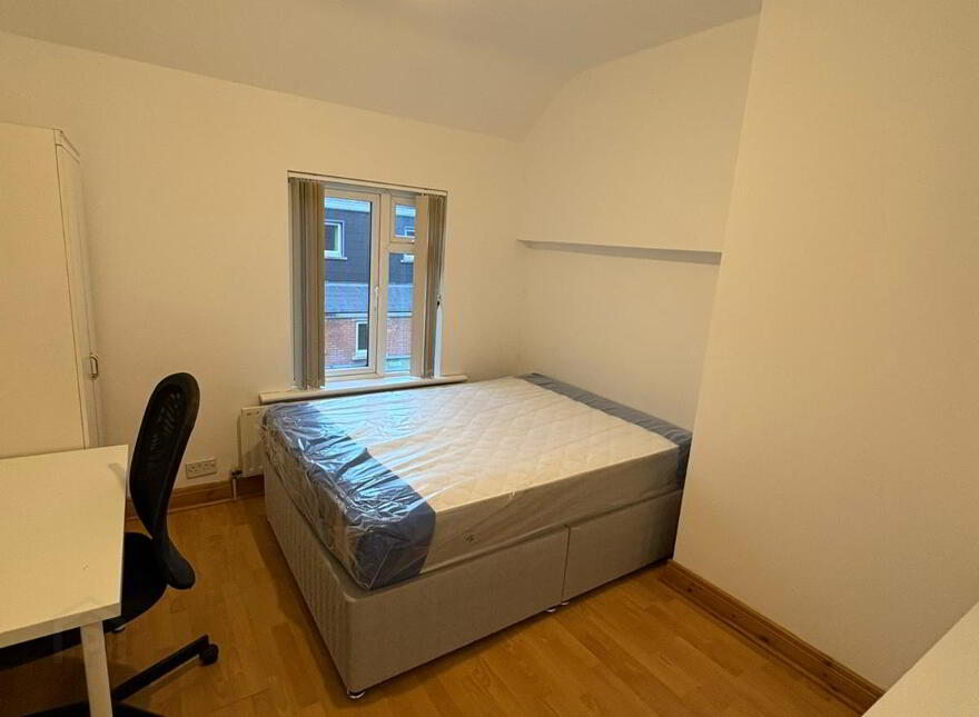 34 Strandview Street, Stranmillis, Belfast, BT9 5FF