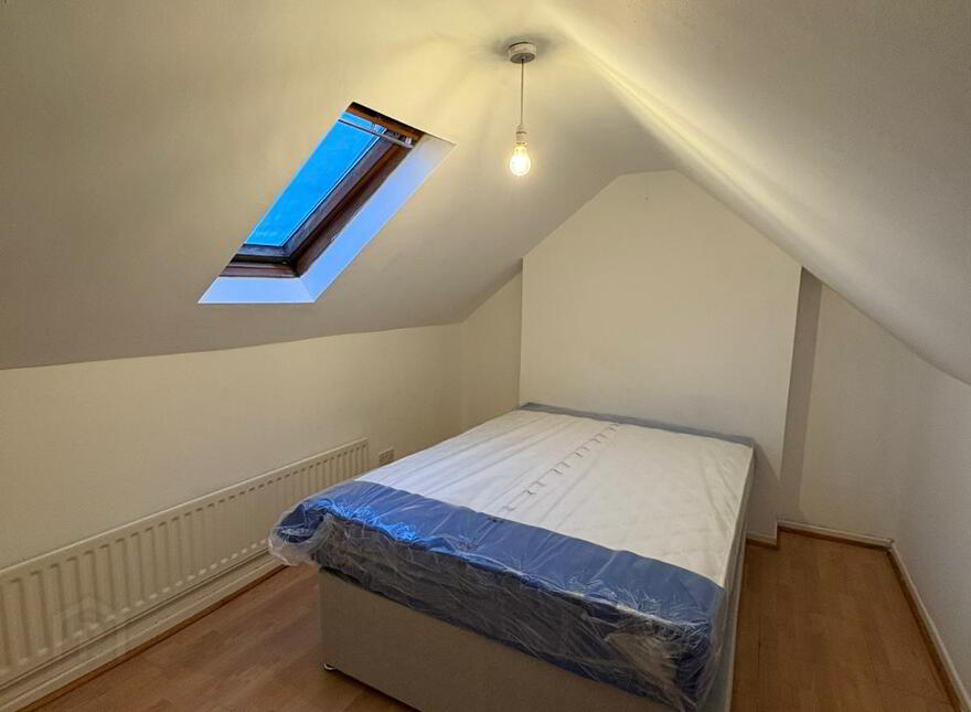 34 Strandview Street, Stranmillis, Belfast, BT9 5FF
