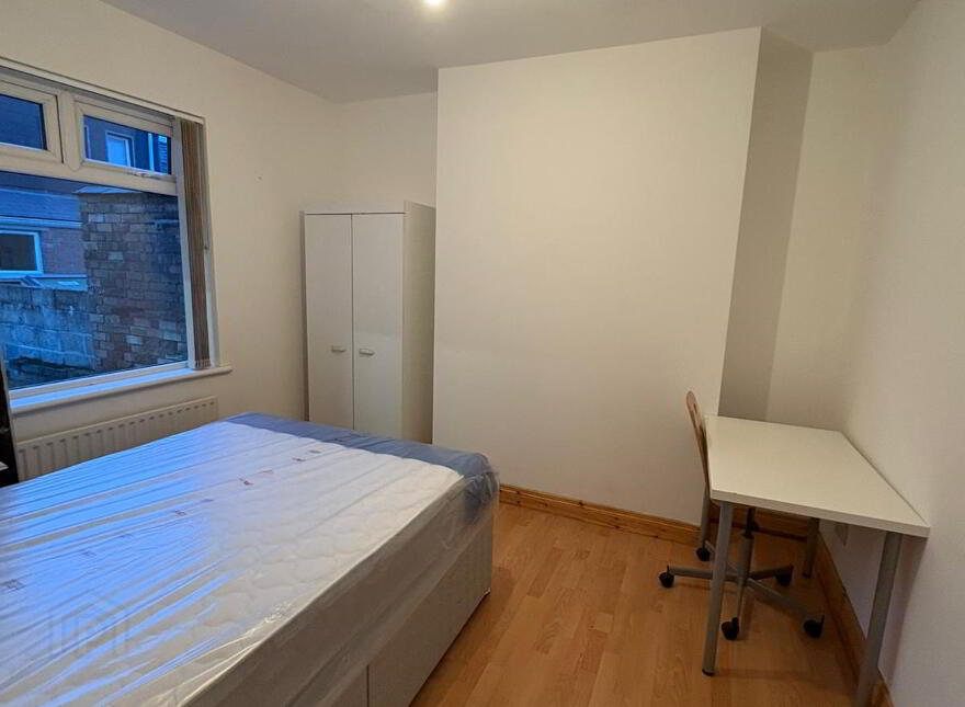 34 Strandview Street, Stranmillis, Belfast, BT9 5FF