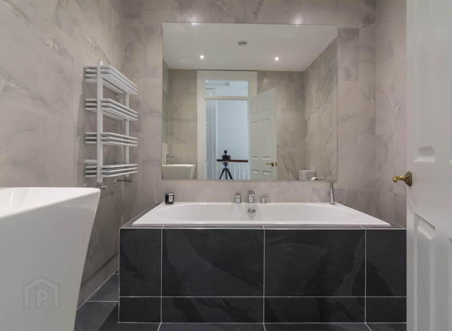 2 Thornhill Malone , BELFAST, Belfast, BT9 6SS