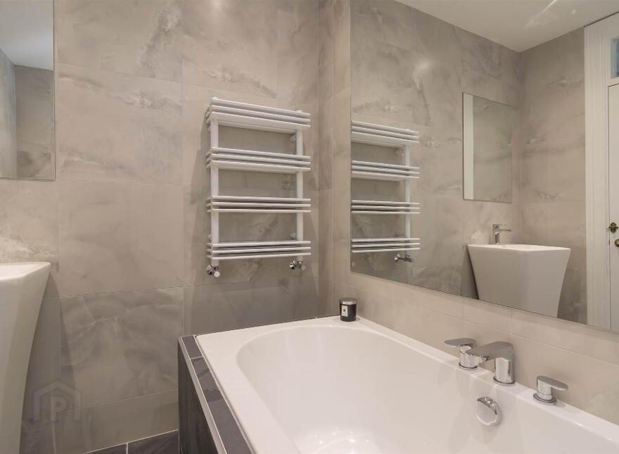 2 Thornhill Malone , BELFAST, Belfast, BT9 6SS