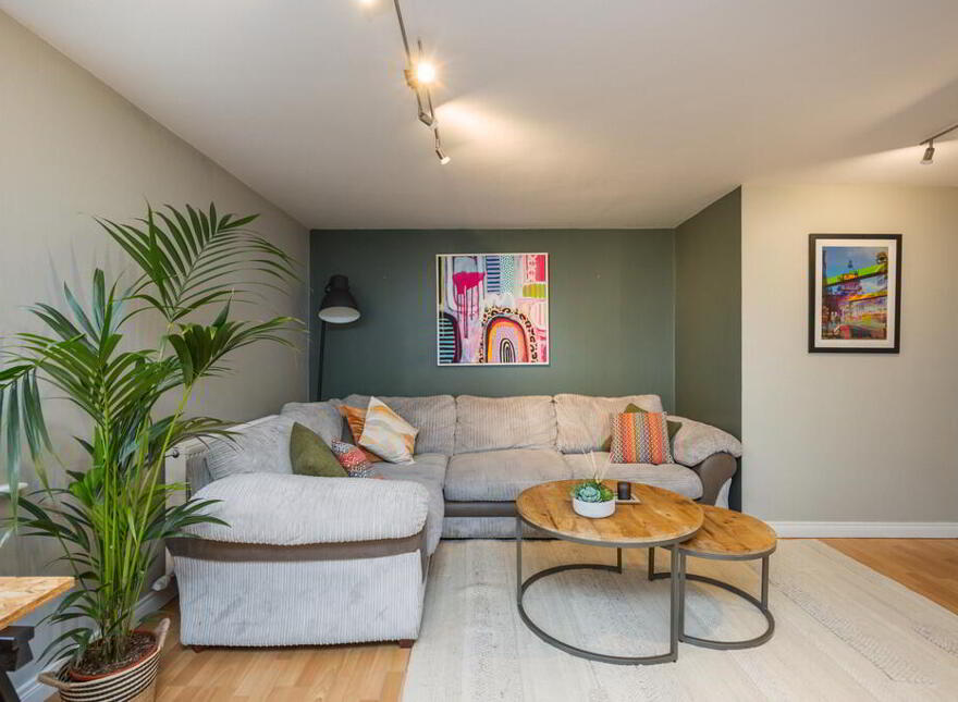 8 Academy House, College Drive, Wellington Square, Belfast, BT7 3LF