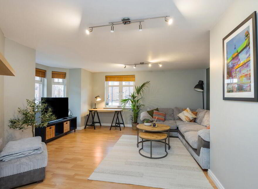 8 Academy House, College Drive, Wellington Square, Belfast, BT7 3LF