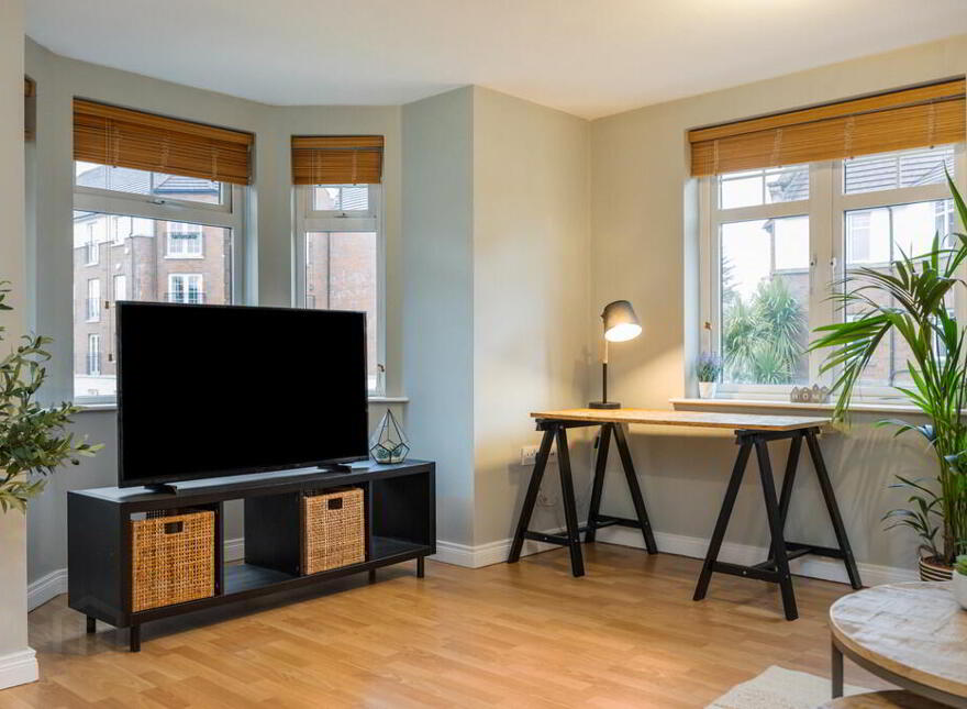 8 Academy House, College Drive, Wellington Square, Belfast, BT7 3LF
