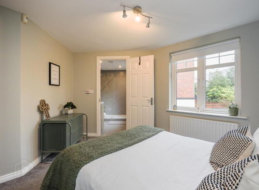 8 Academy House, College Drive, Wellington Square, Belfast, BT7 3LF