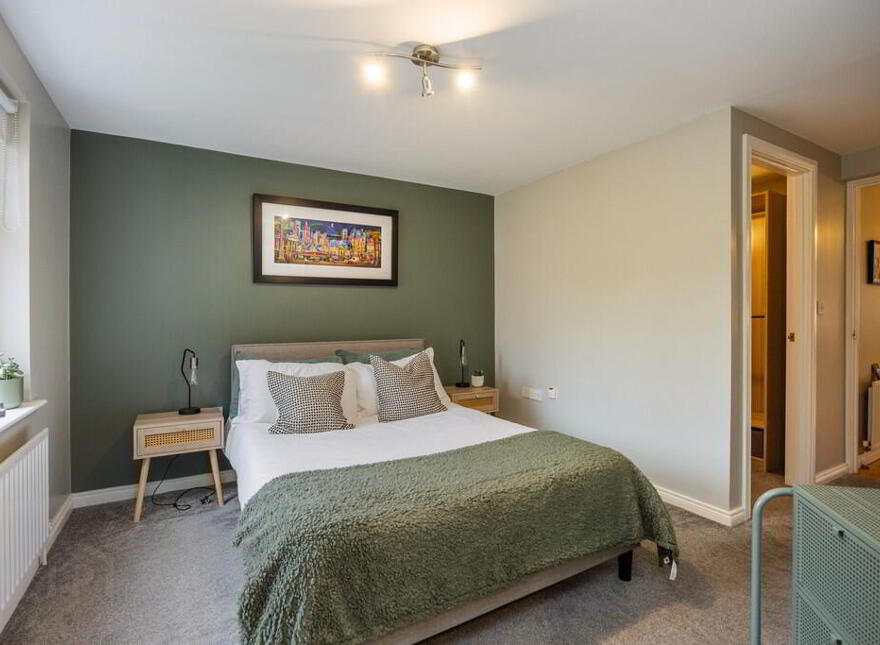 8 Academy House, College Drive, Wellington Square, Belfast, BT7 3LF