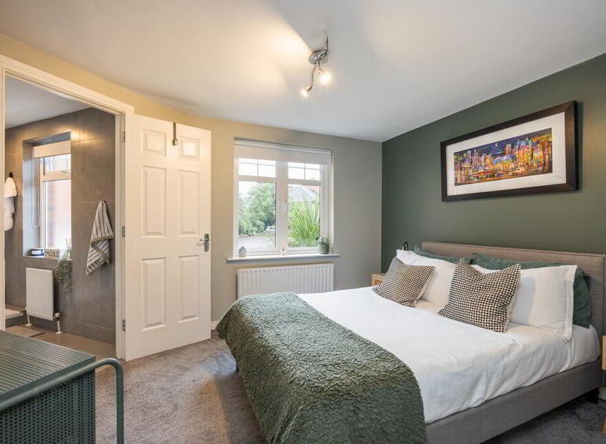 8 Academy House, College Drive, Wellington Square, Belfast, BT7 3LF