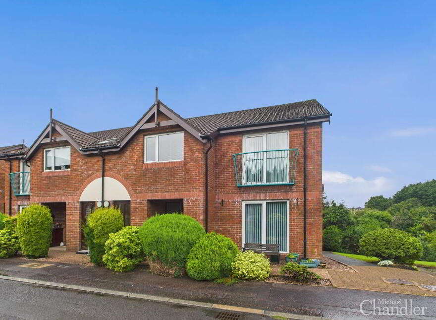 17 Queensfort Court, Carryduff, Belfast, BT8 8NF photo