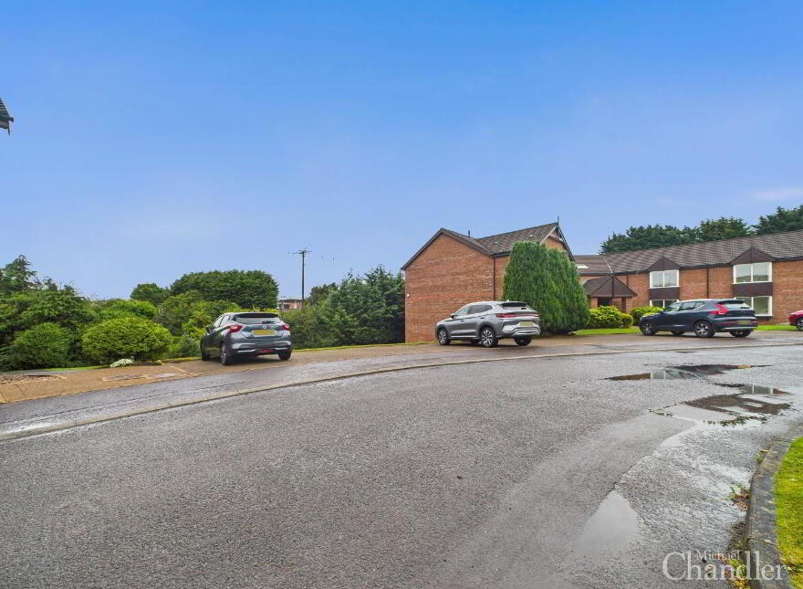 17 Queensfort Court, Carryduff, Belfast, BT8 8NF