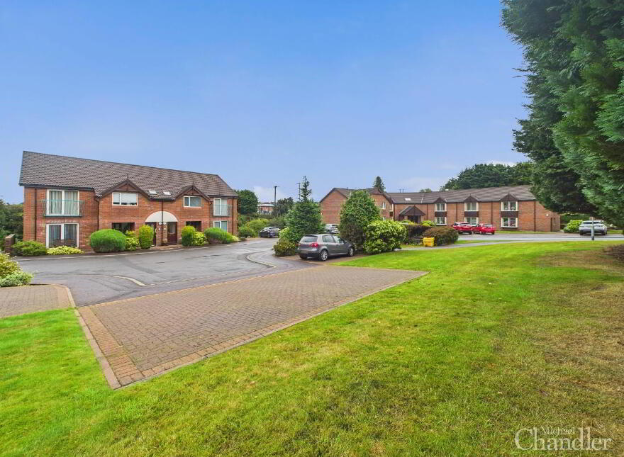 17 Queensfort Court, Carryduff, Belfast, BT8 8NF