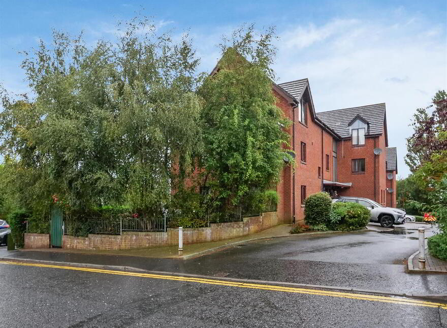 Apt 6, Dunbrae, Cregagh Park, Belfast, BT6 9LF