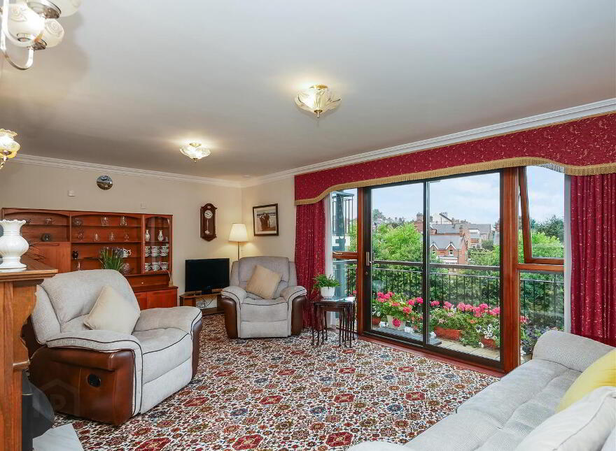 Apt 6, Dunbrae, Cregagh Park, Belfast, BT6 9LF