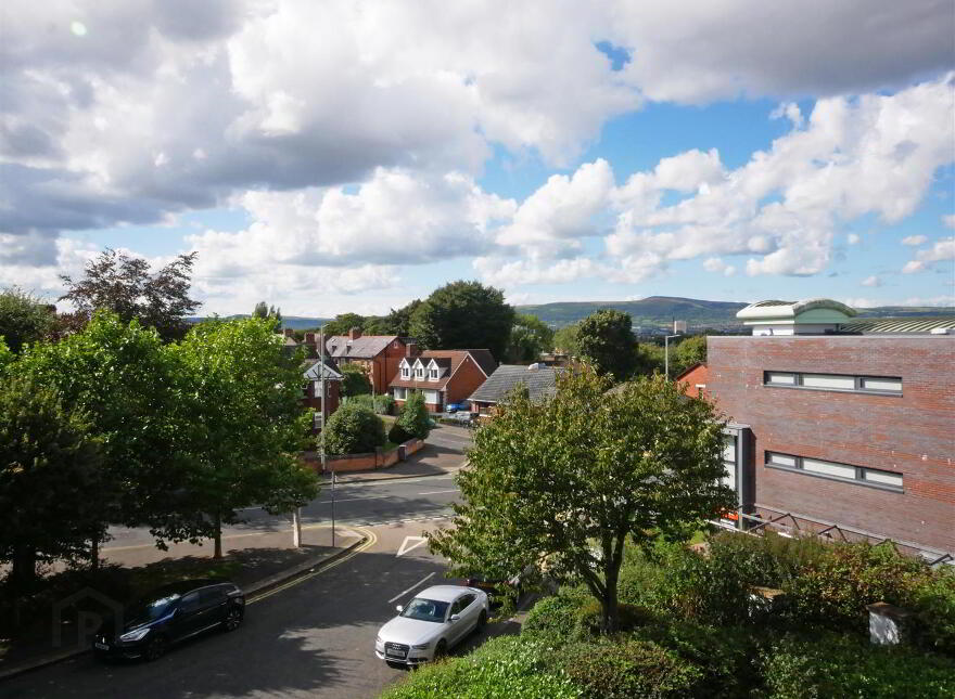 Apt 6, Dunbrae, Cregagh Park, Belfast, BT6 9LF