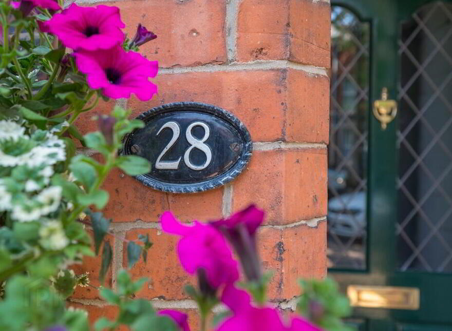 28 Deramore Avenue, Ormeau Road, Belfast, BT7 3ER