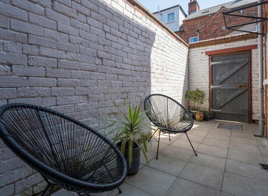 28 Deramore Avenue, Ormeau Road, Belfast, BT7 3ER