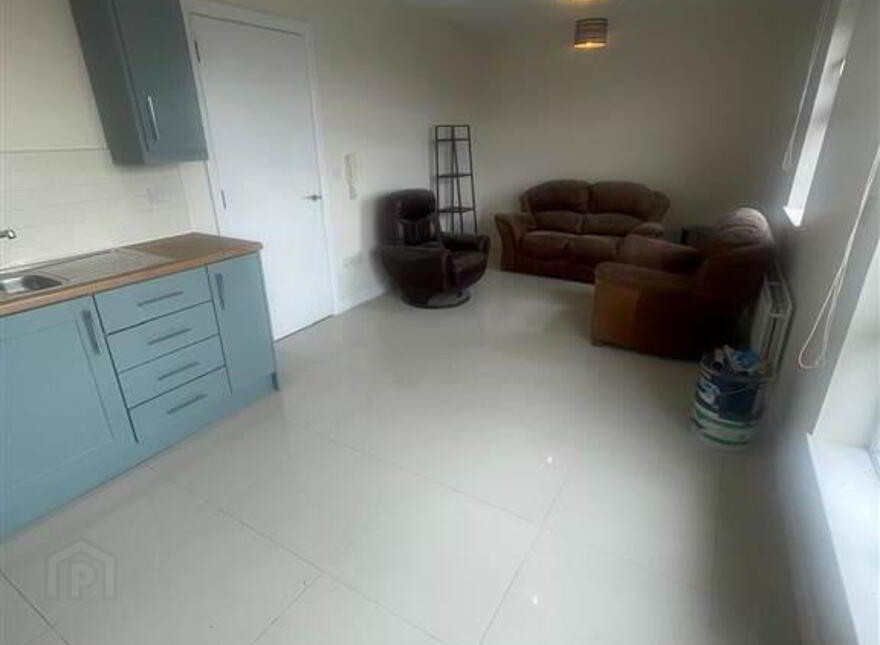College Central, 904, 4 College Avenue, Belfast, BT1 6AA