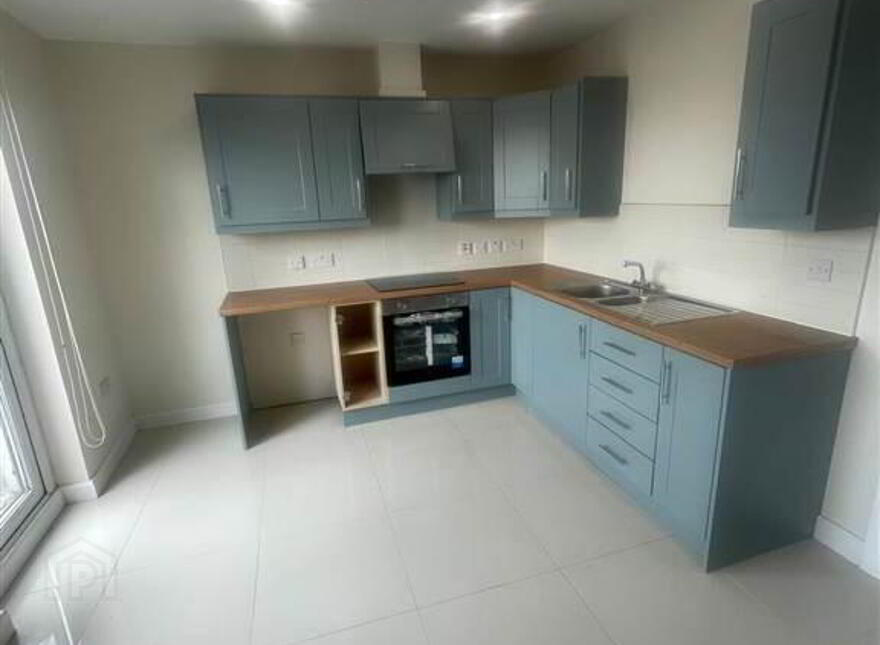 College Central, 904, 4 College Avenue, Belfast, BT1 6AA