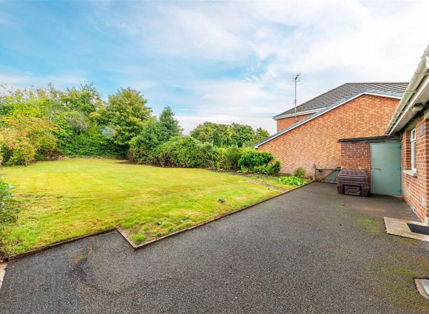 14 Fairview Park, Derriaghy, Belfast, BT17 9HL