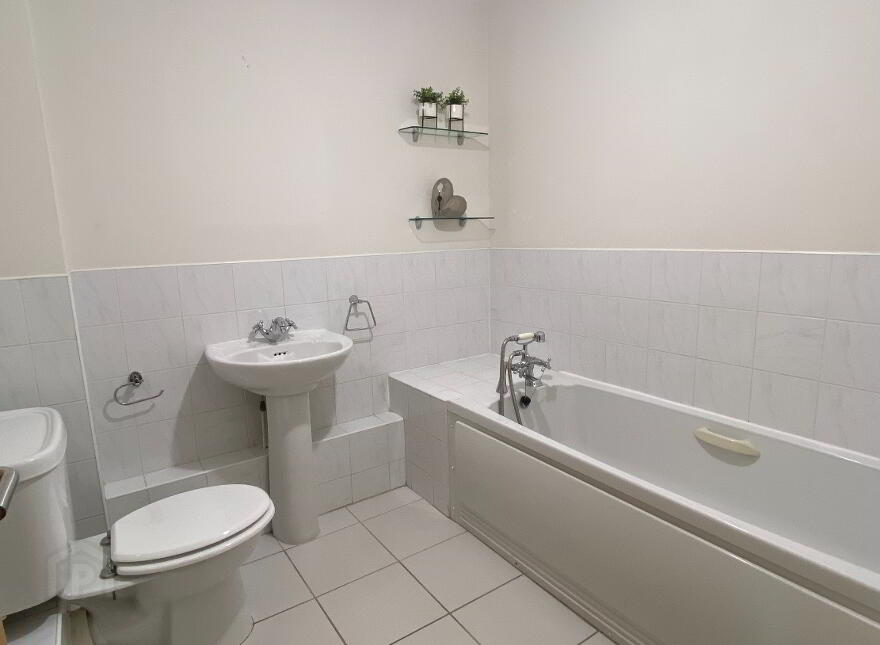 36 Queens Square, Belfast, BT1 3FF