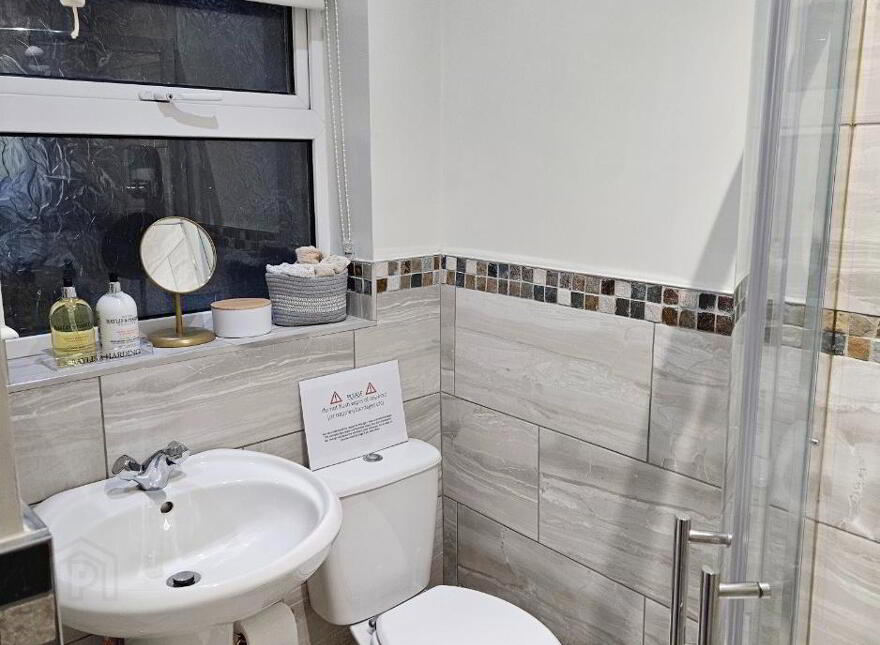 5a Antrim Gardens, Portrush, BT56 8AR