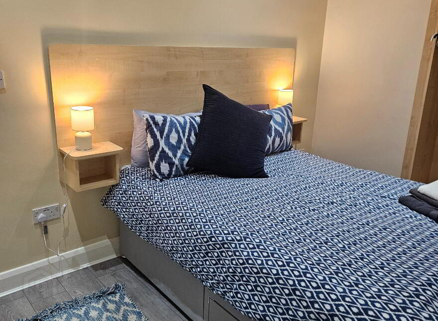 5c Antrim Gardens, Portrush, BT56 8AR