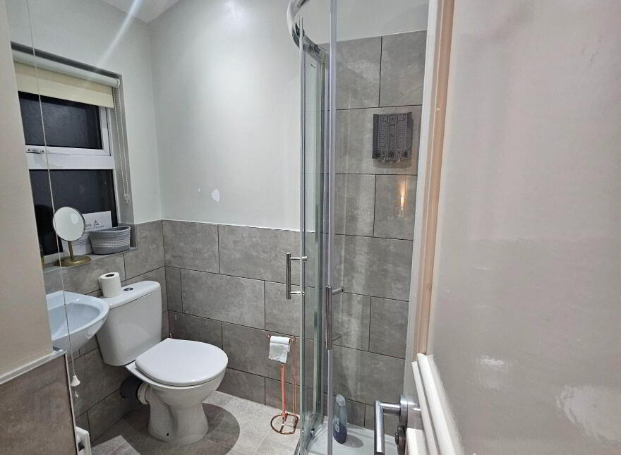 5c Antrim Gardens, Portrush, BT56 8AR